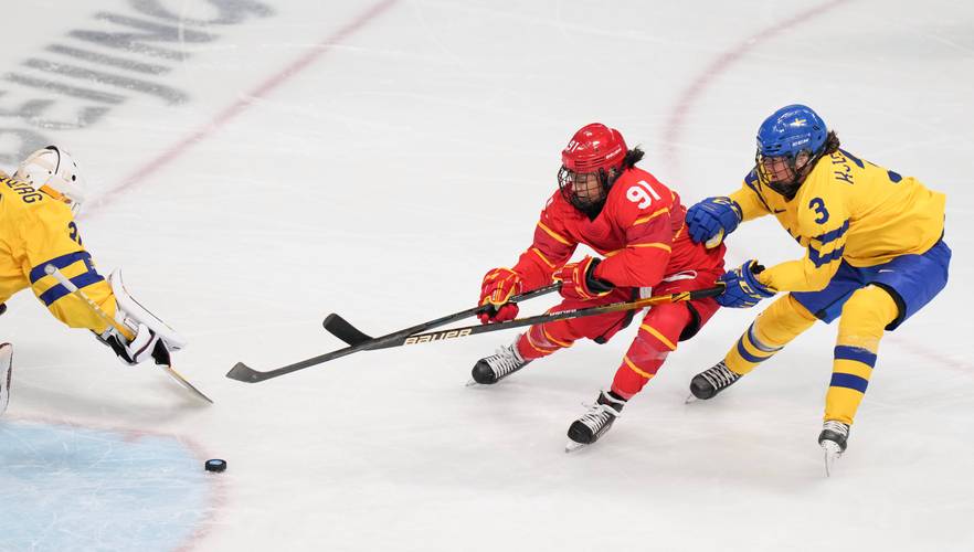女子冰球预赛中国vs瑞典的相关图片